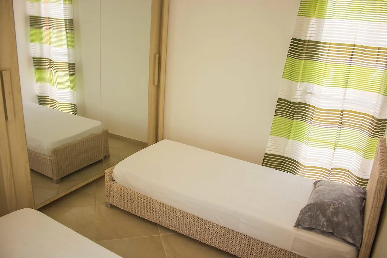 Ajp Holidays - Casa De Case Santa Maria 0*,